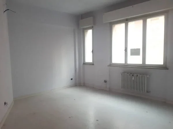 Zyre Me Qera Ne Rrugen 5 Maj (ID BZ2269 ) Tirane