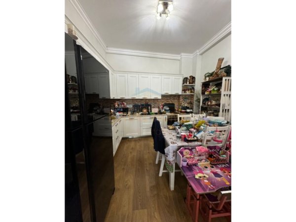 Tirane, shitet apartament 2+1 Kati 1, 123 m² 250.000 € (Liqeni i thate)