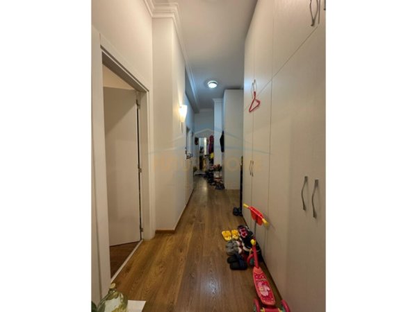 Tirane, shitet apartament 2+1 Kati 1, 123 m² 250.000 € (Liqeni i thate)