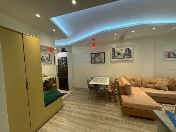 Tirane, jepet me qera apartament 1+1 Kati 6, 72 m² 850 € (Komuna e Parisit)
