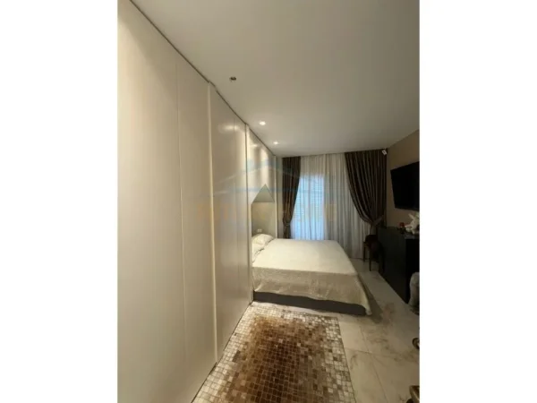 Tirane, shitet apartament 2+1 Kati 1, 117 m² 280.000 € 