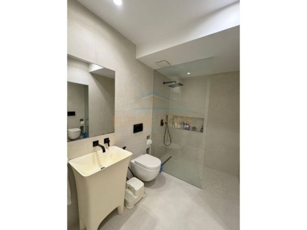 Tirane, shitet apartament 2+1 Kati 1, 117 m² 