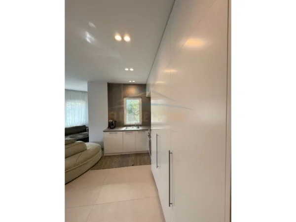 Tirane, shitet apartament 2+1 Kati 1, 117 m² 