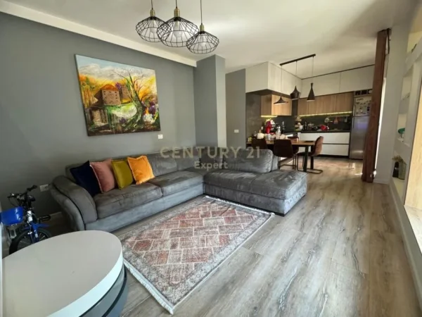 Tirane, shitet apartament 2+1+Ballkon Kati 4, 108 m² 235.000 € (fusha ali demi)