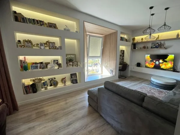 Tirane, shitet apartament 2+1+Ballkon Kati 4, 108 m² 235.000 € (fusha ali demi)