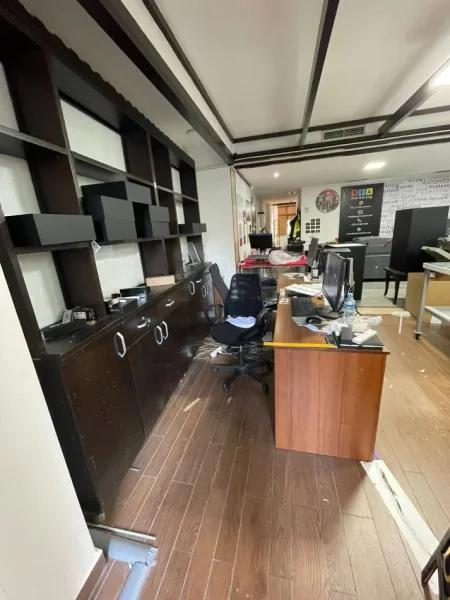 Tirane, jepet me qera ambjent biznesi Kati 0, 170 m² 800 € (LIQENI I THATE)