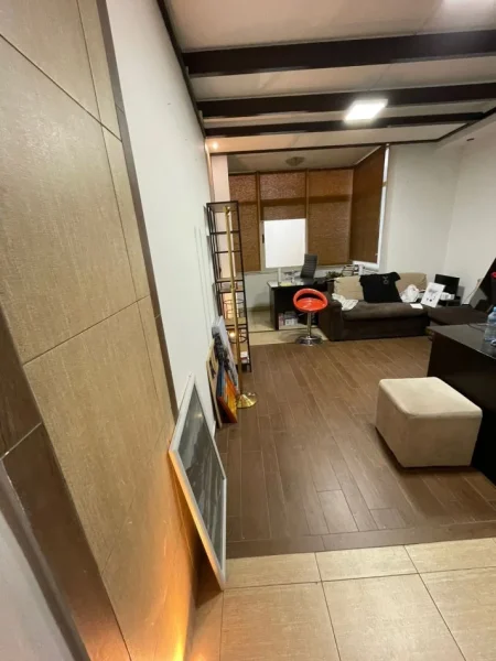 Tirane, jepet me qera ambjent biznesi Kati 0, 170 m² 800 € (LIQENI I THATE)