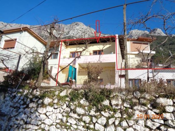Kruje, shitet Truall + Ndërtesë 2 Kate 6.551.010 Leke (Lagja Nr.1)