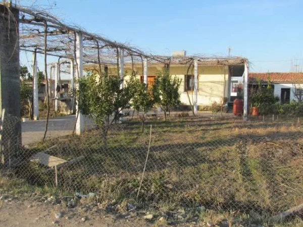 Shkoder, Shitet Truall 323 m² dhe Ndertese 178.8 m², Cmimi Fillestar 2.548.000 Leke (Lagjia "Guerrile")