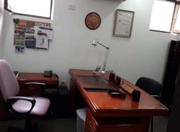 Tirane, jepet me qera zyre Kati 0, 45 m² 380 Euro (Perpara kryqezimit te 21 Dhjetorit)