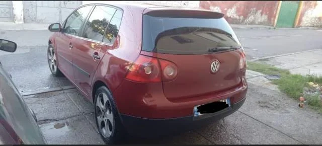 Tirane, shitet makine Volkswagen Golf 5 Viti 2005, 3.300 Euro