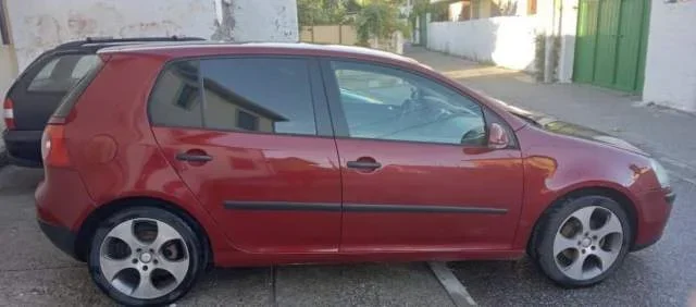 Tirane, shitet makine Volkswagen Golf 5 Viti 2005, 3.300 Euro