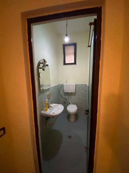 Tirane, jepet me qera apartament 4+1+BLK Kati 2, 200 m² 700 Euro (don bosko)
