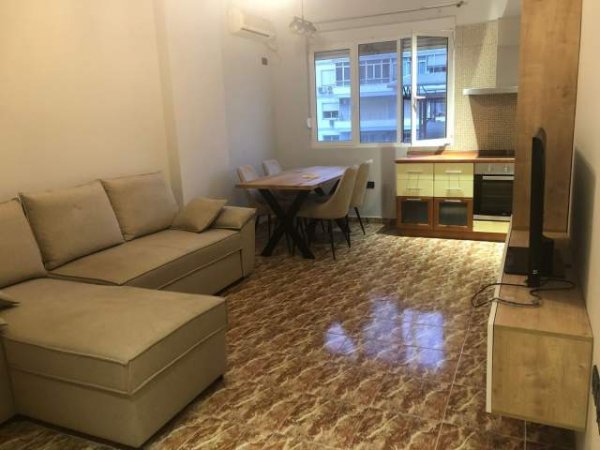 Tirane, jepet me qera apartament 1+1+BLK Kati 6, 65 m² 550 Euro (kavajes)