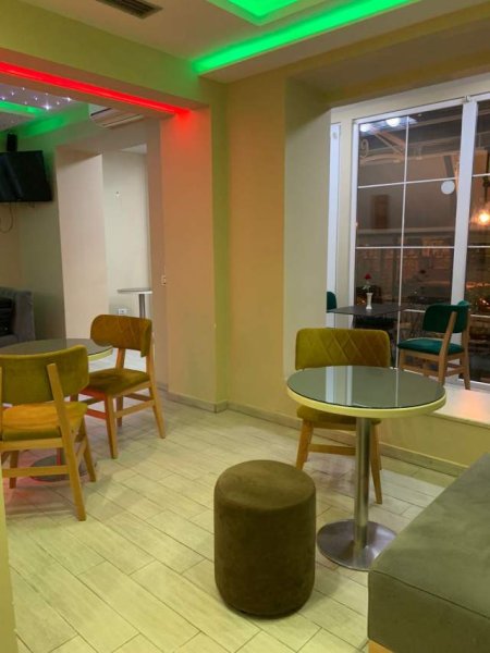 Tirane, jepet me qera bar-kafe Kati 0, 600 Euro (Bulevardi Bajram Curri)