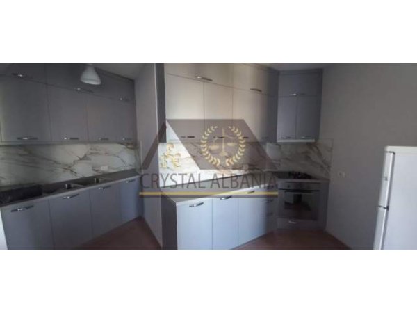 Tirane, jepet me qera apartament 2+1+BLK Kati 6, 80 m² 800 Euro (Rruga Barrikadave)