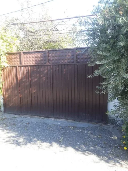 Shkoder, Barbullush Shitet Truall 200 m² dhe Ndertese 130 m² me siperfaqe totale 728 m², Cmimi Fillestar 2.016.000 Leke