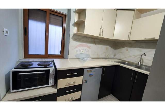 Tirane, jepet me qera apartament Kati 1, 86 m² 400 Euro (Pazari i Ri)