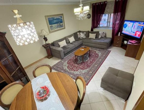 Tirane, jepet me qera apartament 2+1+BLK Kati 4, 90 m² 450 Euro (selvia)