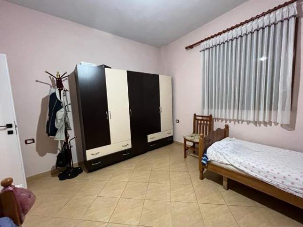 Tirane, jepet me qera apartament 2+1+A+BLK Kati 2, 100 m² 50.000 Leke (rruga azem galica)