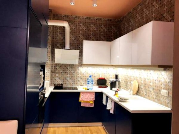 Tirane, jepet me qera apartament 2+1 Kati 6, 90 m² 700 Euro (Liqeni Thate)