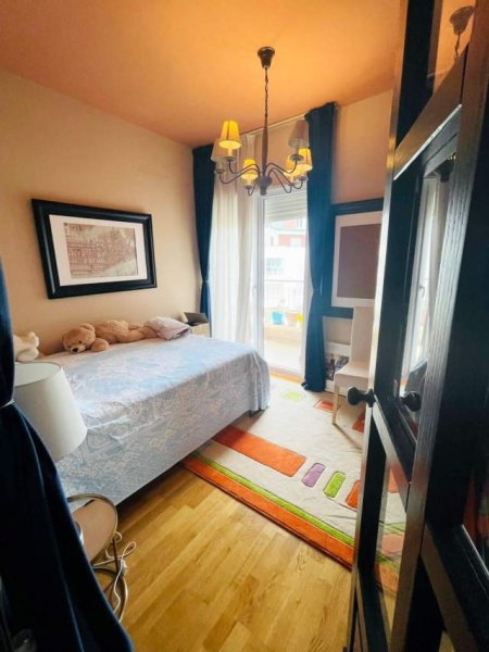 Tirane, jepet me qera apartament 2+1 Kati 4, 90 m² 650 Euro (Komuna e Parisit, KIKA 2)