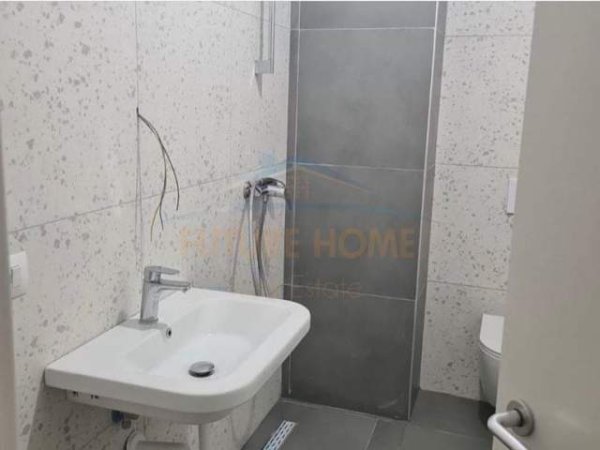 Tirane, jepet me qera apartament 1+1+BLK Kati 9, 65 m² 350 Euro (Jordan Misja)