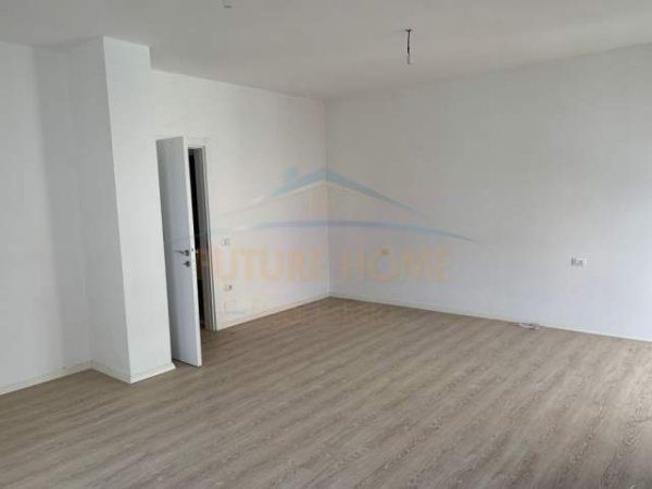 Tirane, jepet me qera apartament per zyra 2+1+BLK Kati 5, 123 m² 450 Euro (Rruga e Kavajes)