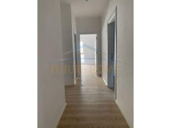 Tirane, jepet me qera apartament per zyra 2+1+BLK Kati 5, 123 m² 450 Euro (Rruga e Kavajes)