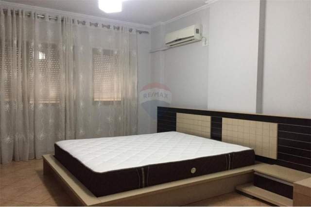Tirane, jap me qera apartament 2+1 75 m² 550 Euro (myslym shyri)