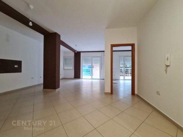 Tirane, jepet me qera ambjent biznesi Kati 1, 130 m² 600 Euro