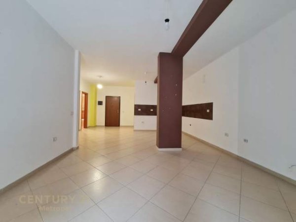 Tirane, jepet me qera ambjent biznesi Kati 1, 130 m² 600 Euro