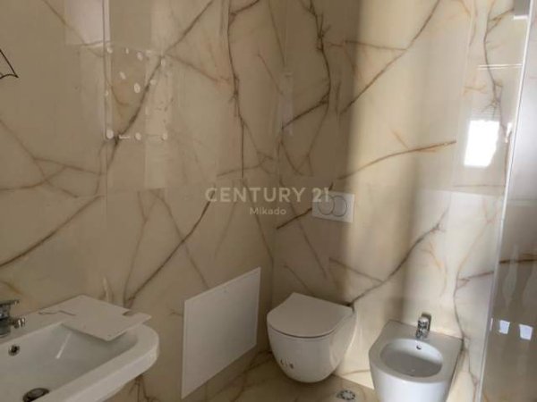 Tirane, jepet me qera ambjent biznesi Kati 7, 130 m² 1.500 Euro (Rr . Kavajes)