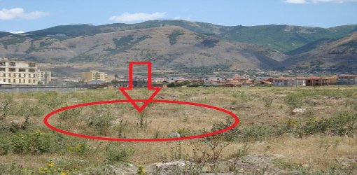 Korce, Shitet Truall 555.6 m², 1.140.000 Leke