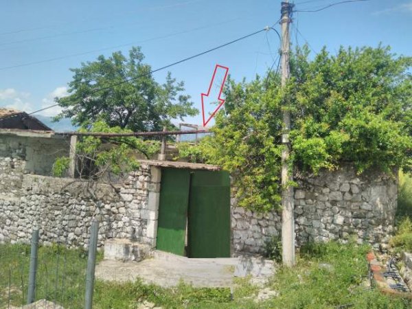 Gjirokaster, Erind Shitet Truall 300 m² dhe Ndertese 100 m², 896.000 Leke