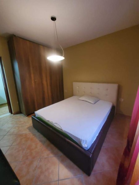 Tirane, jepet me qera apartament 1+1 Kati 4, 65 m² 390 Euro (Myslym Shyr)