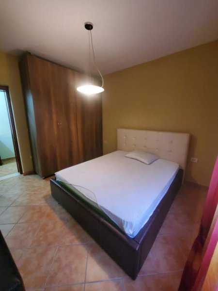 Tirane, jepet me qera apartament 1+1 Kati 4, 65 m² 390 Euro (Myslym Shyr)
