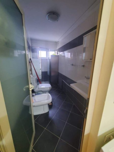 Tirane, jepet me qera apartament 1+1 Kati 4, 65 m² 390 Euro (Myslym Shyr)