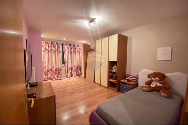 Tirane, jepet me qera apartament 2+1+A Kati 7, 109 m² 450 Euro (Qemal Stafa)
