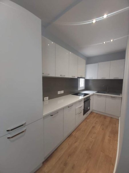 Tirane, jepet me qera apartament 2+1+BLK Kati 2, 100 m² 700 Euro (21 Dhjetori)