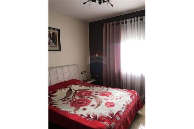Tirane, jepet me qera apartament 2+1+BLK Kati 2, 80 m² 350 Euro (Rrethrrotullimi i Shkozës)