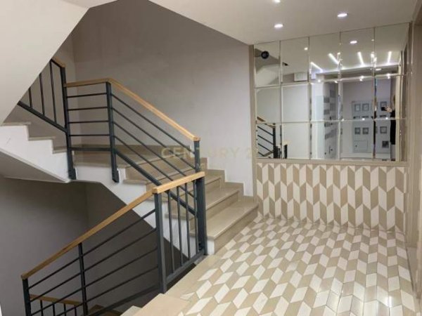Tirane, jepet me qera ambjent biznesi Kati 7, 130 m² 1.500 Euro (Rr . Kavajes)