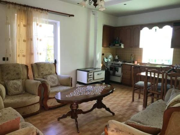 Tirane, shes shtepi private, 335 m² 200.000 Euro (Tufinë)