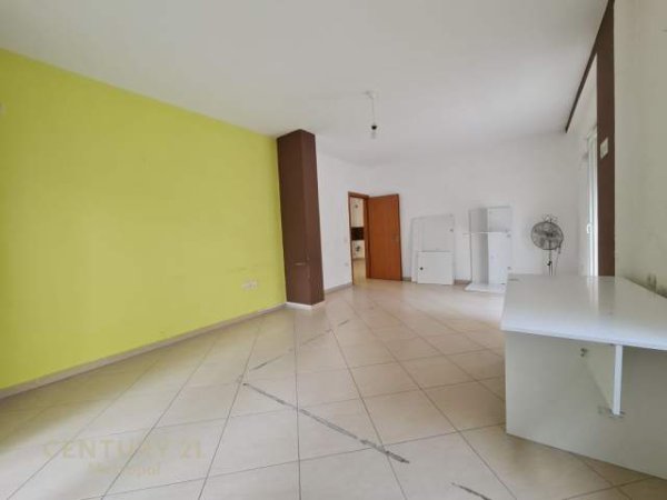 Tirane, jepet me qera ambjent biznesi Kati 1, 130 m² 600 Euro