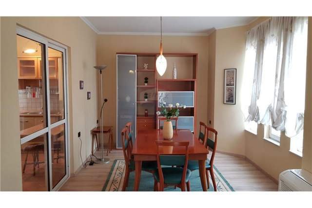 Tirane, jepet me qera apartament 1+1 Kati 3, 105 m² 500 Euro (rruga e barrikadave)