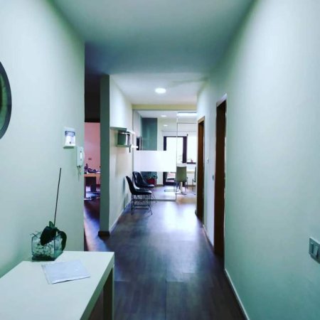 Tirane, jepet me qera zyre 130 m² 130.000 Leke