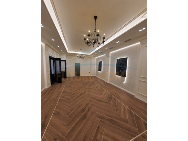 Tirane, shitet ambjent biznesi Kati 0, 221 m² 264.000 € 