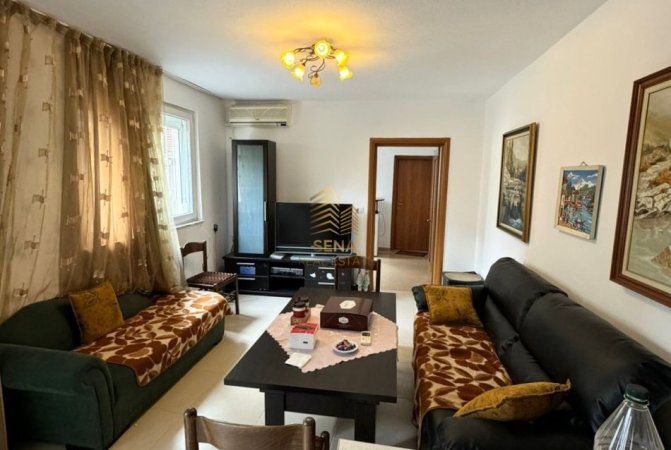 Tirane, jepet me qera Vile 3 Katshe Kati 3, 200 m² 750 € (Ali Demi)