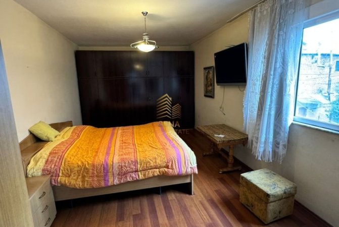 Tirane, jepet me qera Vile 3 Katshe Kati 3, 200 m² 750 € (Ali Demi)