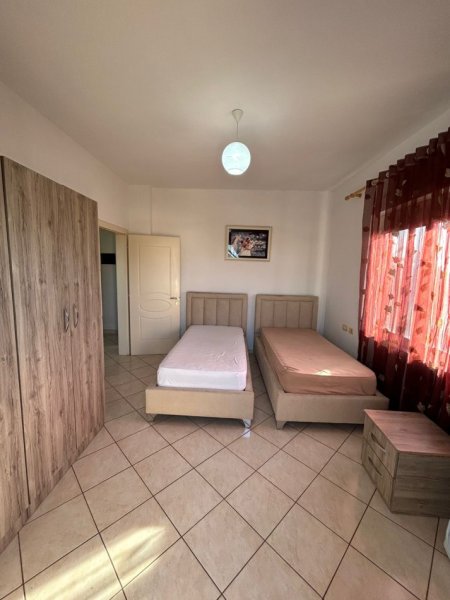 Tirane, jepet me qera apartament 1+1+Aneks+Ballkon Kati 2, 71 m² 320 € (laprake)